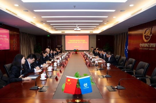 半岛平台党委召开理论学习中心组（扩大）学习会议